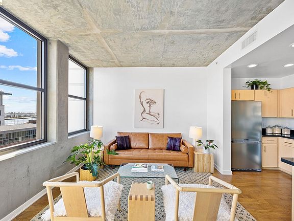 4th image of 311 2nd St APT 714