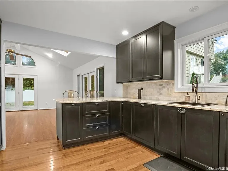 10 Harvann Rd — Photo 8