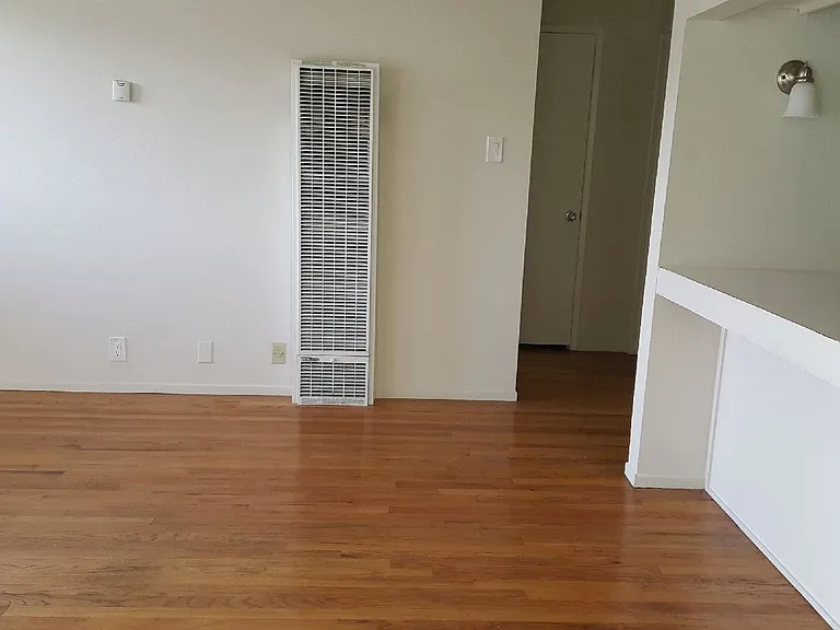 525 S Norfolk St — Photo 2