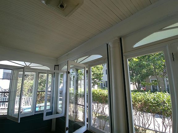 Working windows and screens control air flow