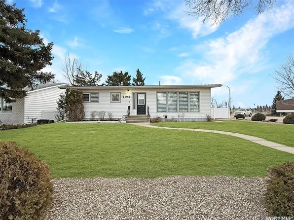 1102 Golden PLACE, Swift Current, SK S9H 2A6