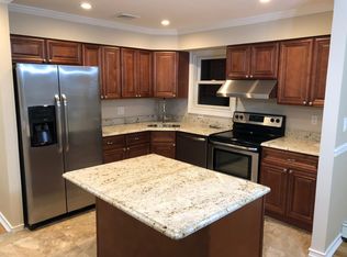 92 Park Ave, Hicksville, NY 11801