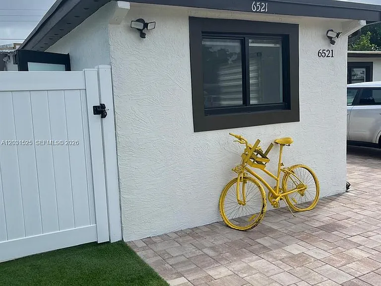 6521 SW 5th St #6521 — Photo 1