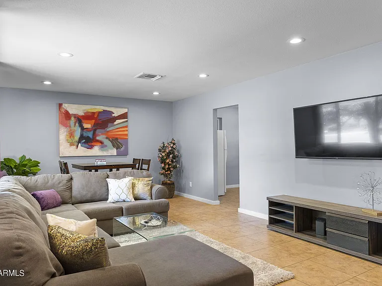 8308 E Minnezona Ave — Photo 8