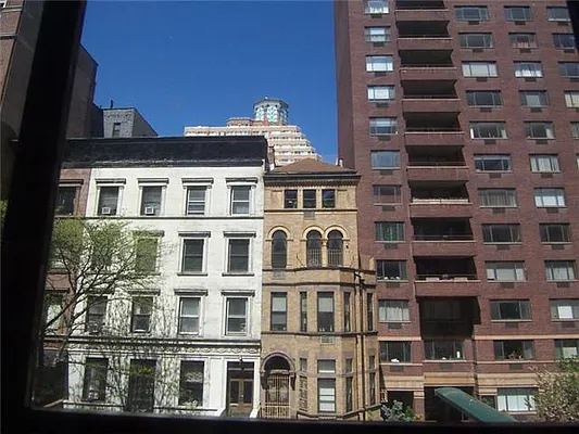 Rented by Sir Realty | media 30