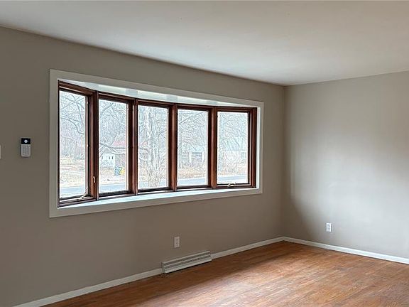 3rd image of 1072 Prigge Rd