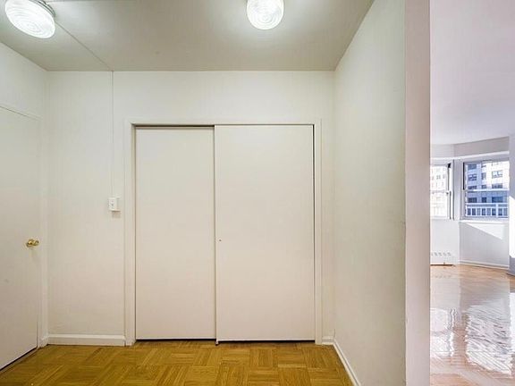 5th image of 300 E 46th St #3E1