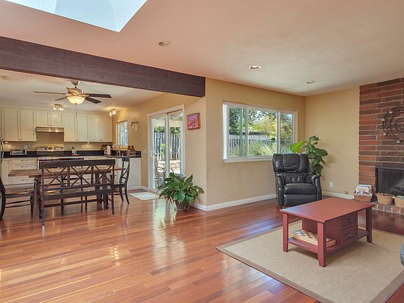 3rd image of 922 Ayers Ave