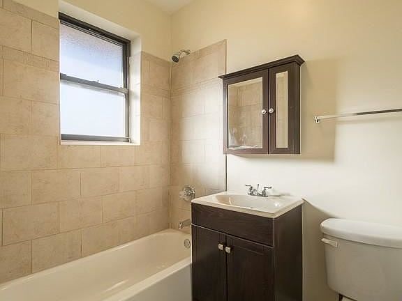 5th image of 4417 N Wolcott Ave APT 2A