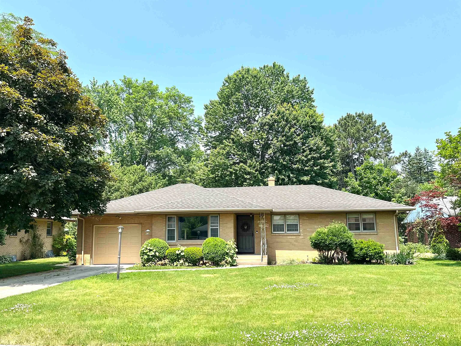 1721 Wedel Ave photo 1