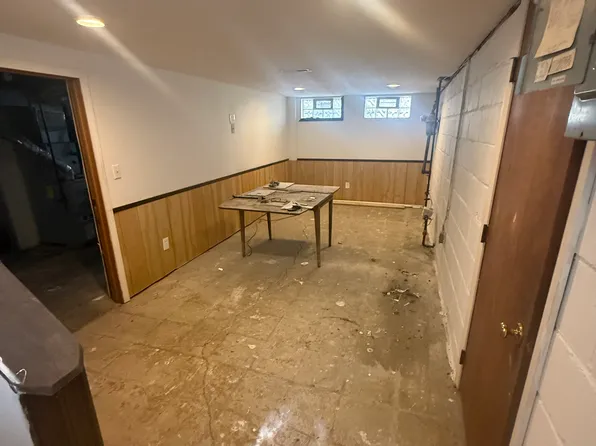 472 Keck St, Akron, OH 44305