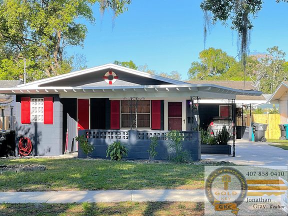 828 N Hyer Ave front yard, no fence.