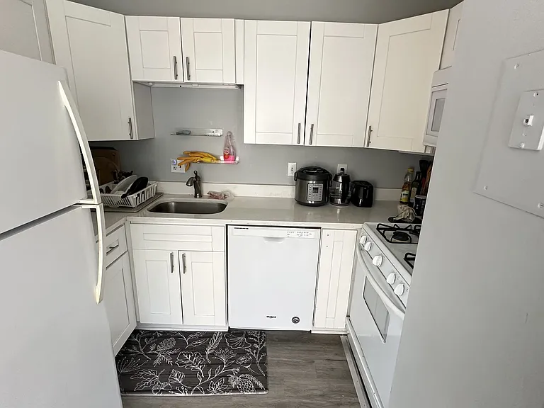5011 Berwyn Rd — Photo 3