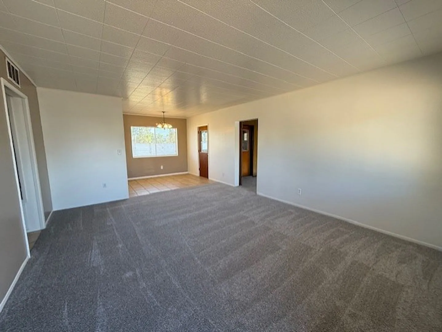 3 Bed plus Den/ 4th Bedroom 1 1/2 Bath Home with Fireplace Contact Property Pros — Photo 2