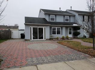 23 Harvest Ln, Sicklerville, NJ 08081
