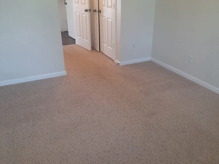 708 W Adams St — Photo 15