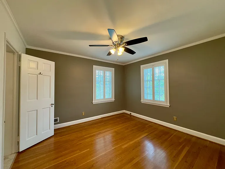 115 E Northern Pkwy — Photo 33