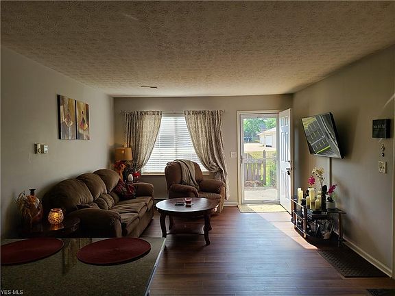 3rd image of 35349 Greenwich Ave