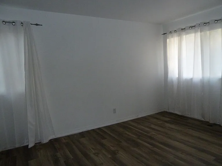 2209 Ivanhoe Dr — Photo 3