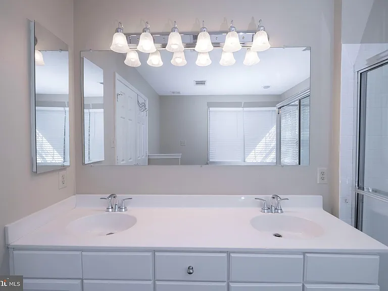 3940 Kathryn Jean Ct — Photo 25