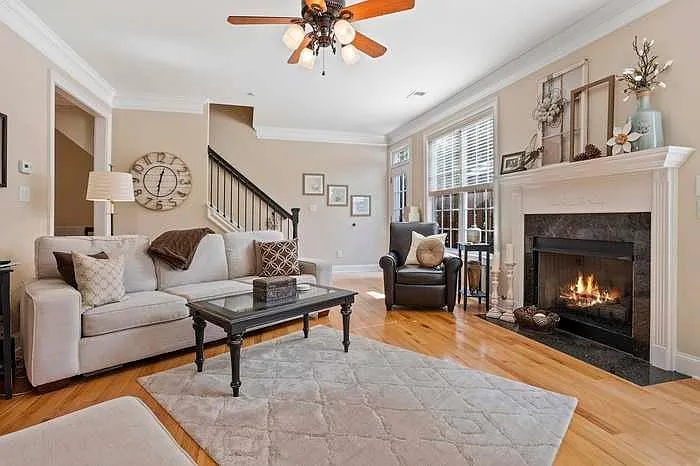 607 Lexington Vlg — Photo 32
