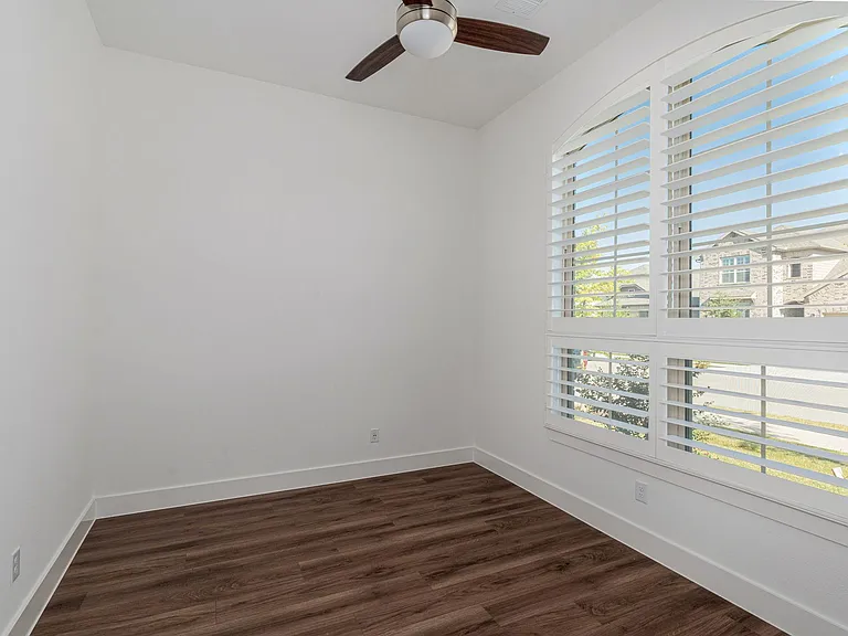 720 Wycliffe Dr — Photo 8