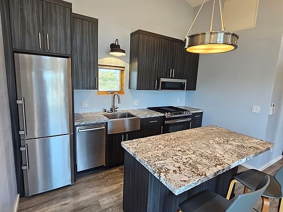 3rd image of 3162 Admiral Ave