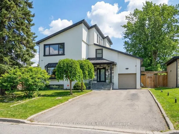 18 Florida Cres, Toronto, ON M9M 1P5