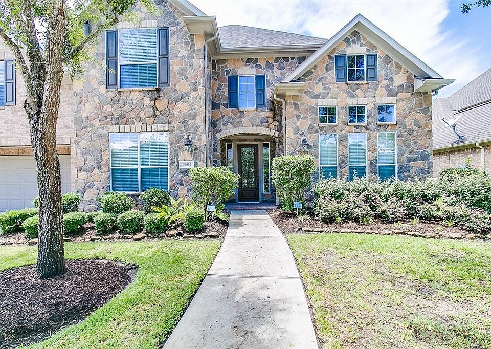 1st image of 15814 Tremout Hollow Ln