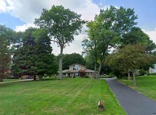4577 Driftwood Dr, Commerce Township, MI 48382