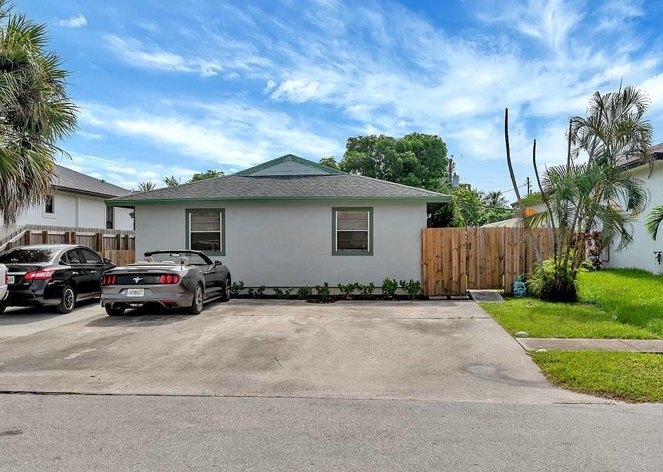 1st image of 204 Broward Ave APT E