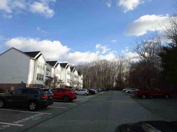 Exterior Neighborhood (street photo)