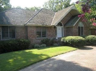 2 Silverwood Ct, N Little Rock, AR 72116