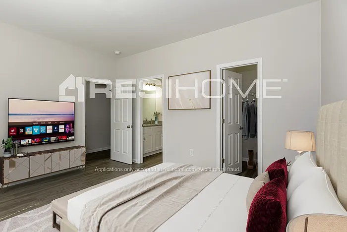 1720 Taylor Ave — Photo 9