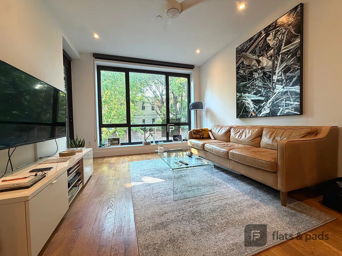 Building Photo - 1171 Green St #2B