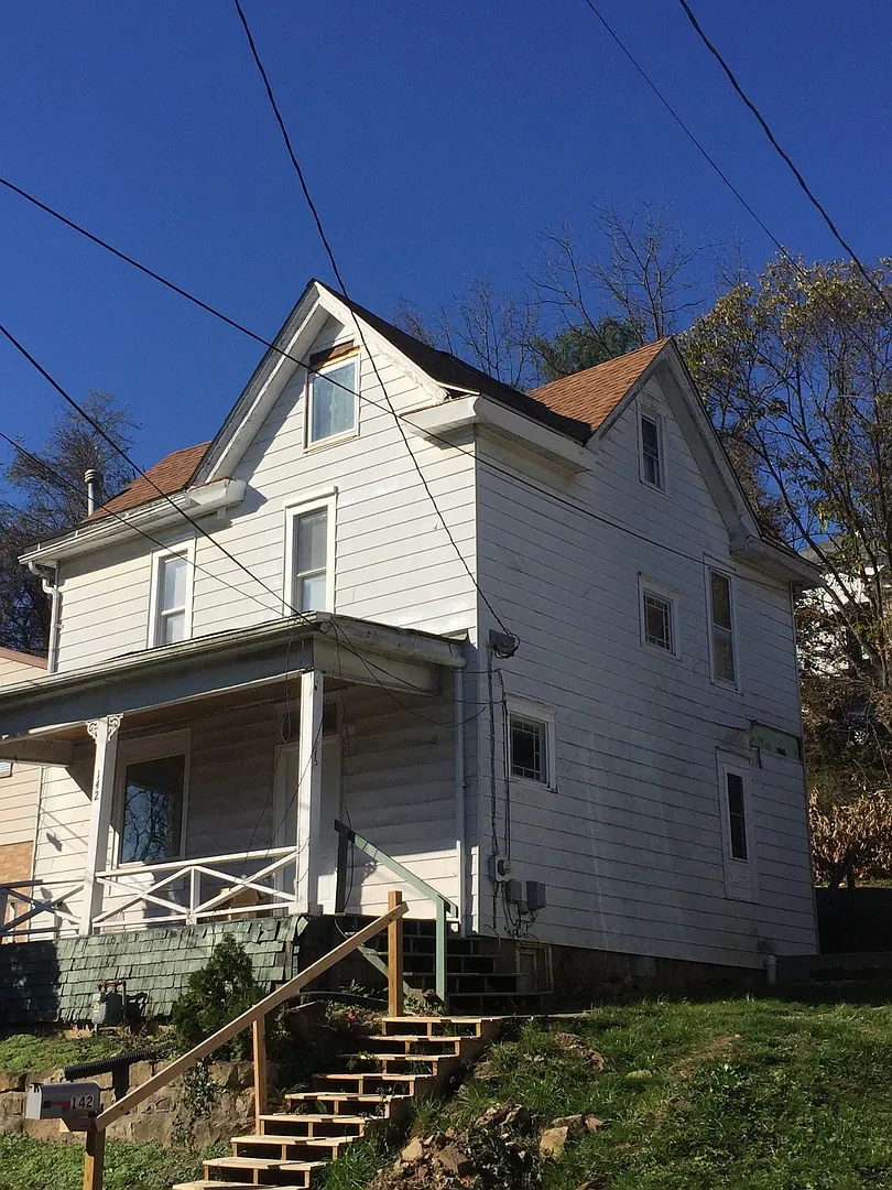 142 Lorentz St — Photo 1