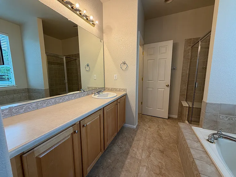 5162 Southern Cross Ln #B — Photo 12