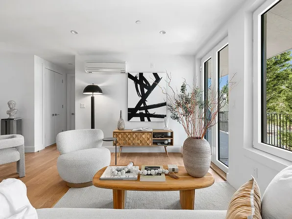 1105 Cortelyou Rd #402, Brooklyn, NY 11218