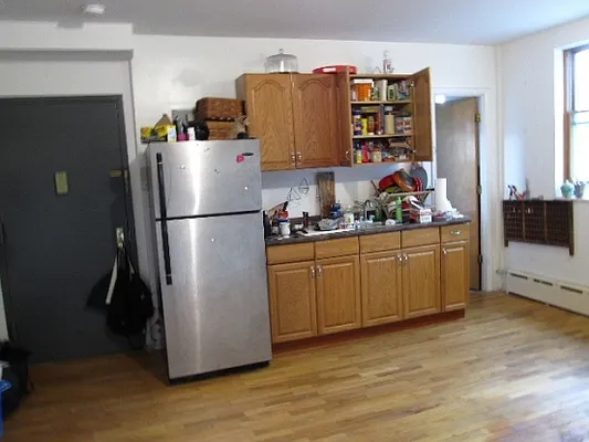 Rented by FlatFinders Realty | media 21