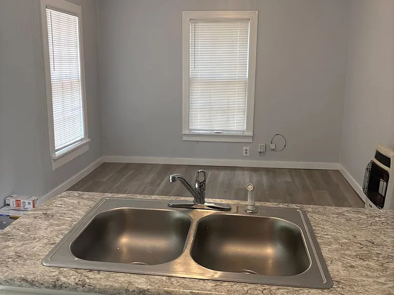 726 Whitfield St — Photo 6