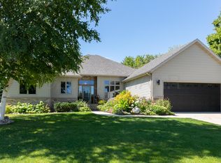 431 Clearview Ct, Moorhead, MN 56560