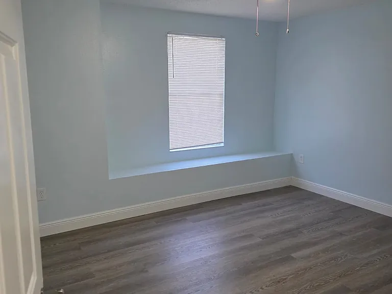 818 Mountbatten Ln — Photo 20