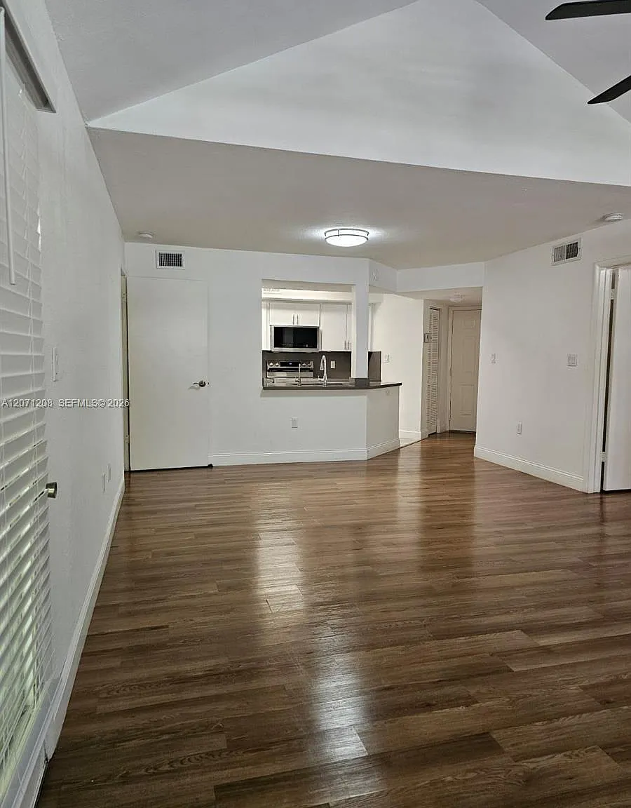 2 bed, 1053 sqft, $2,399 — Photo 2
