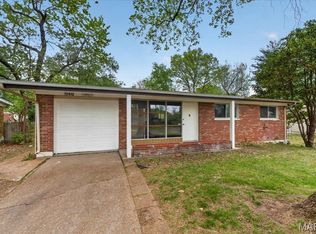 10412 Hallwood Dr, Saint Louis, MO 63136