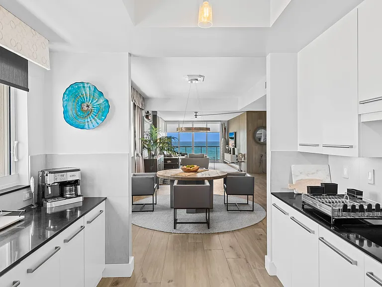 704 N Ocean Blvd — Photo 15
