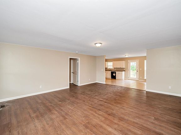 5th image of 937 Chichester Dr
