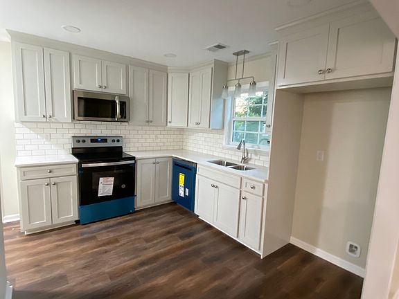 Kitchen; FRIDGE IS INCLUDED!