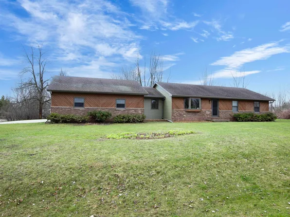 8599 Winncrest Rd, Neenah, WI 54956