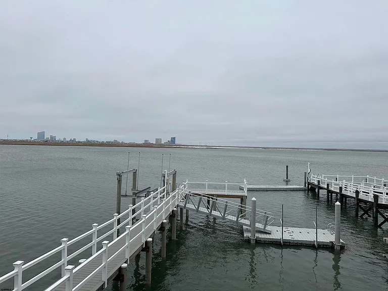726 W Shore Dr — Photo 9