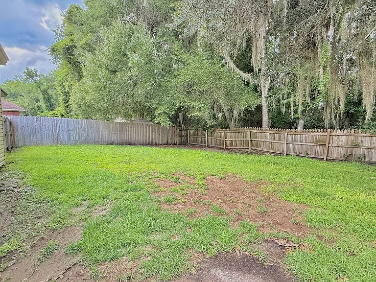 1130 Montclair Dr — Photo 36